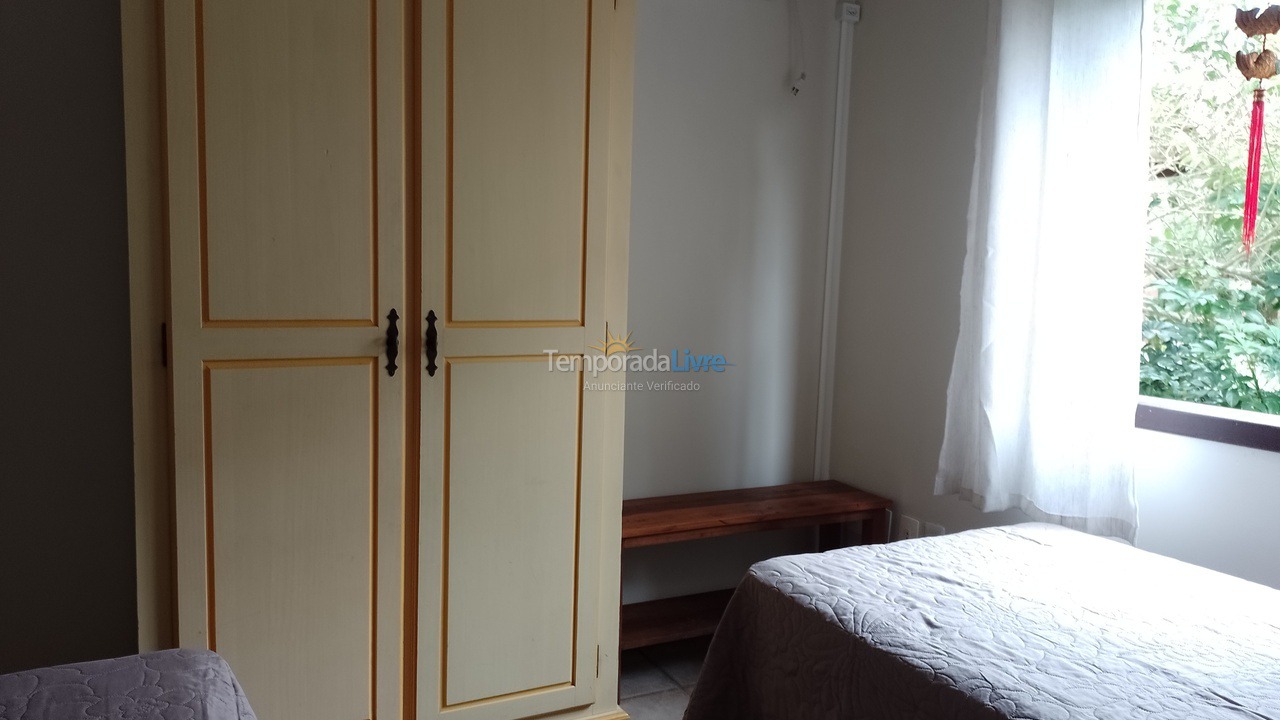 Casa para aluguel de temporada em Florianopolis (Daniela)