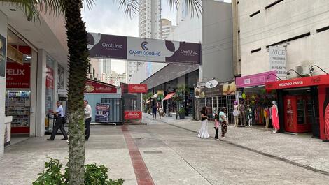 Acesso ao camelódromo, em frente ao edifício 