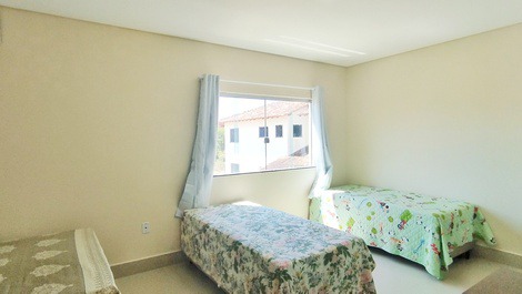 Cód.C008-CASA 3 QUARTOS, PISCINA AR,SENDO 2 SUÍTES,14 PESSOAS,