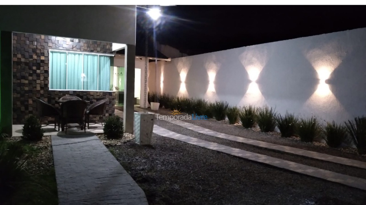 Casa para aluguel de temporada em Penha (Santa Lídia)