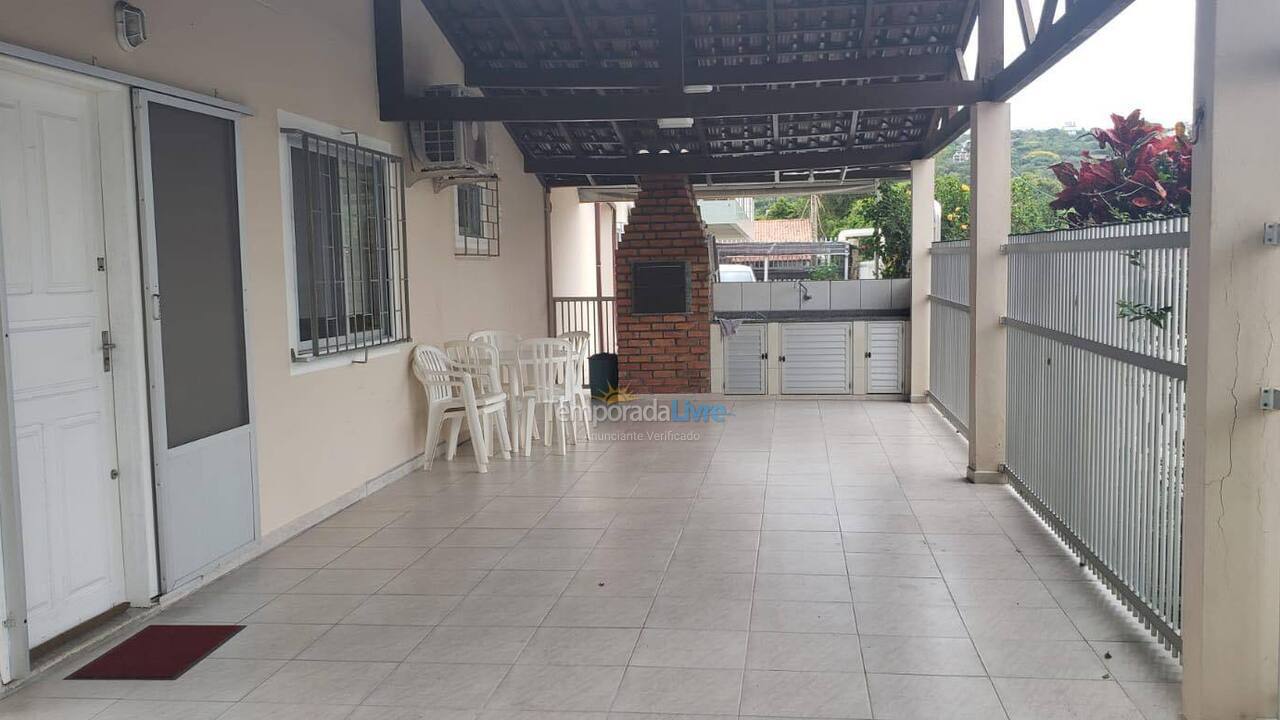 House for vacation rental in Bombinhas (Praia de Bombas)