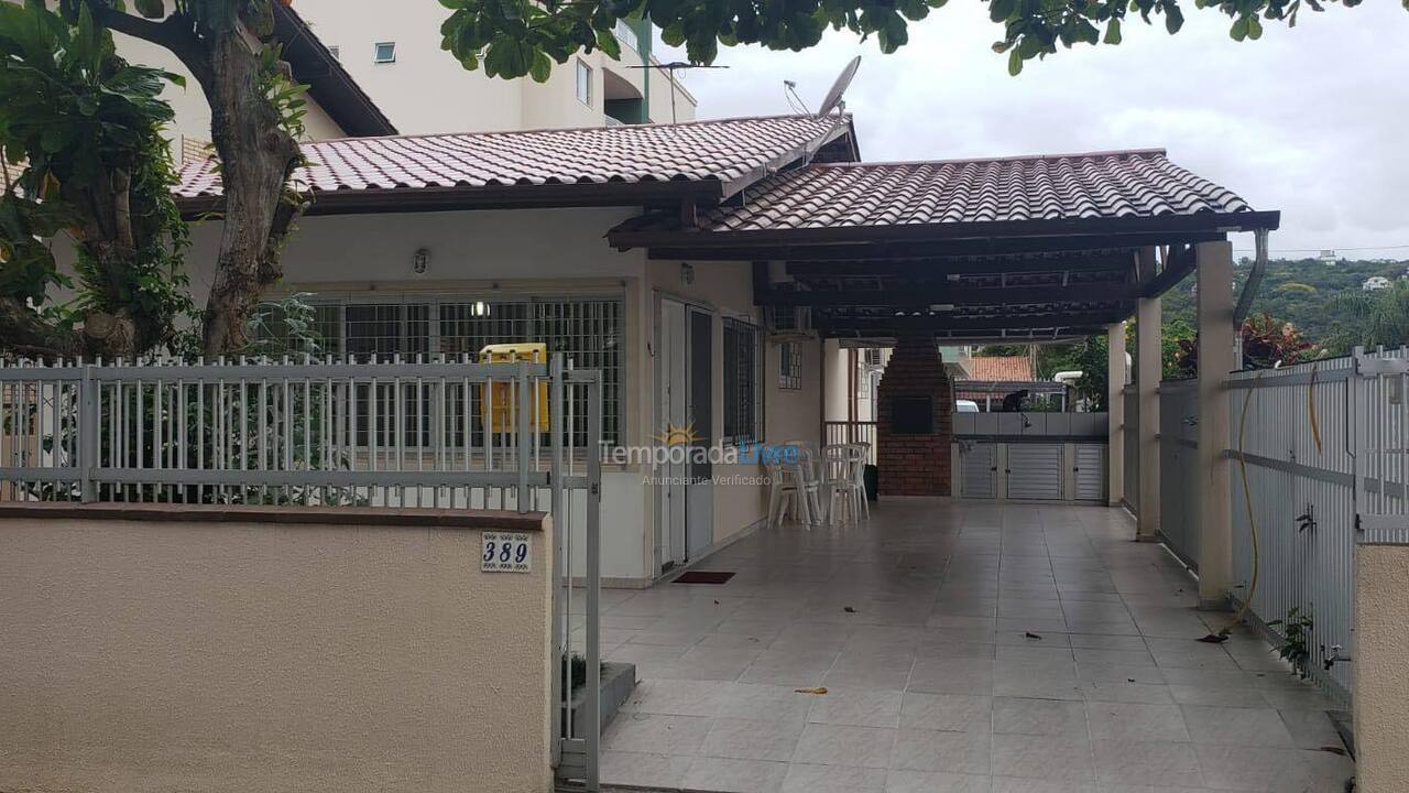 House for vacation rental in Bombinhas (Praia de Bombas)