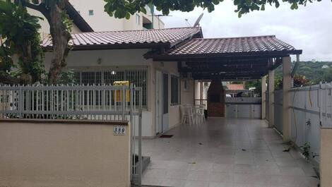 House for rent in Bombinhas - Praia de Bombas