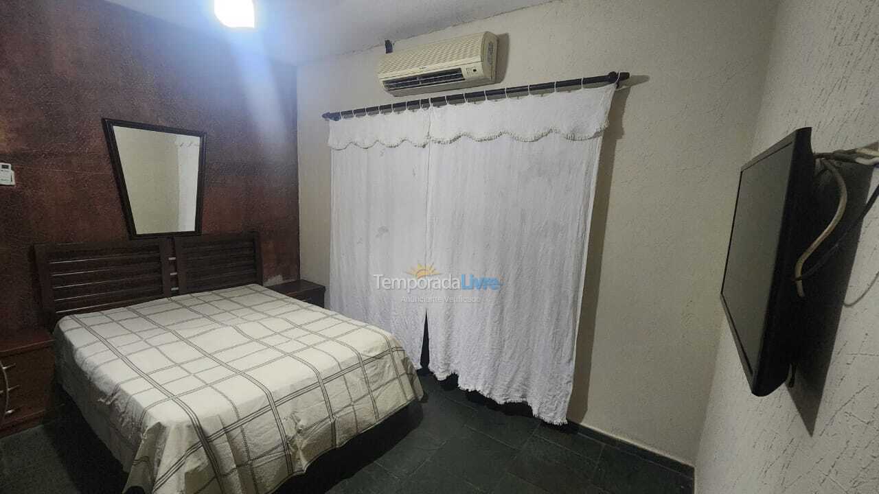 Casa para aluguel de temporada em Guarujá (Enseada)