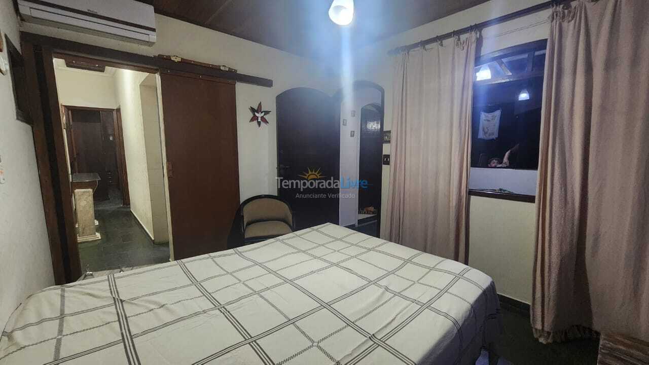 Casa para aluguel de temporada em Guarujá (Enseada)