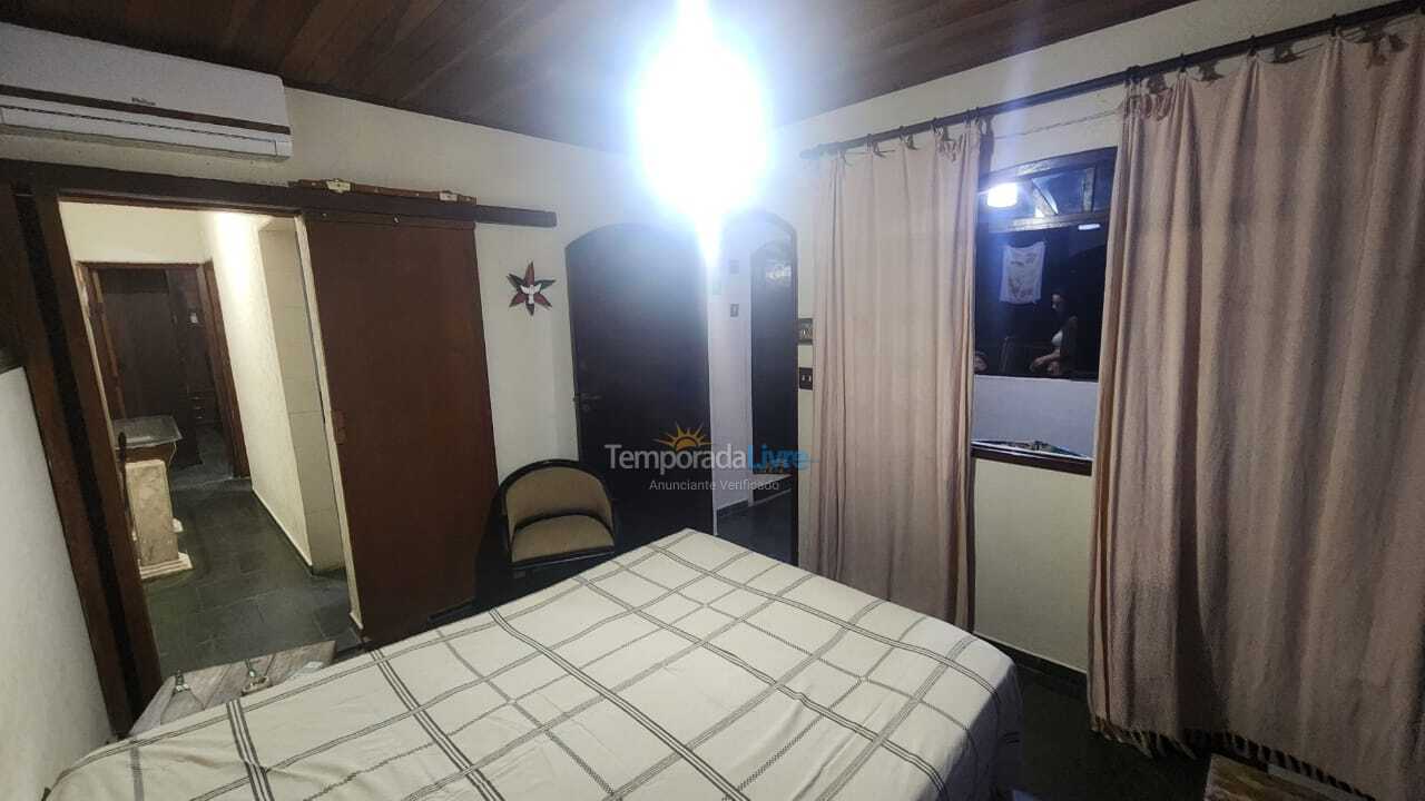 Casa para aluguel de temporada em Guarujá (Enseada)