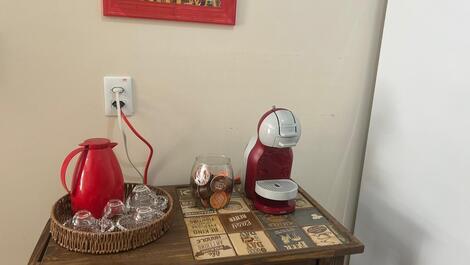 Apto em Bombinhas com piscina e área kids no prédio