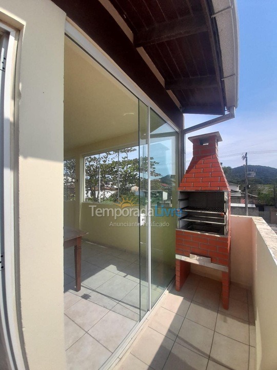 Casa para aluguel de temporada em Bombinhas (Praia de Bombas)