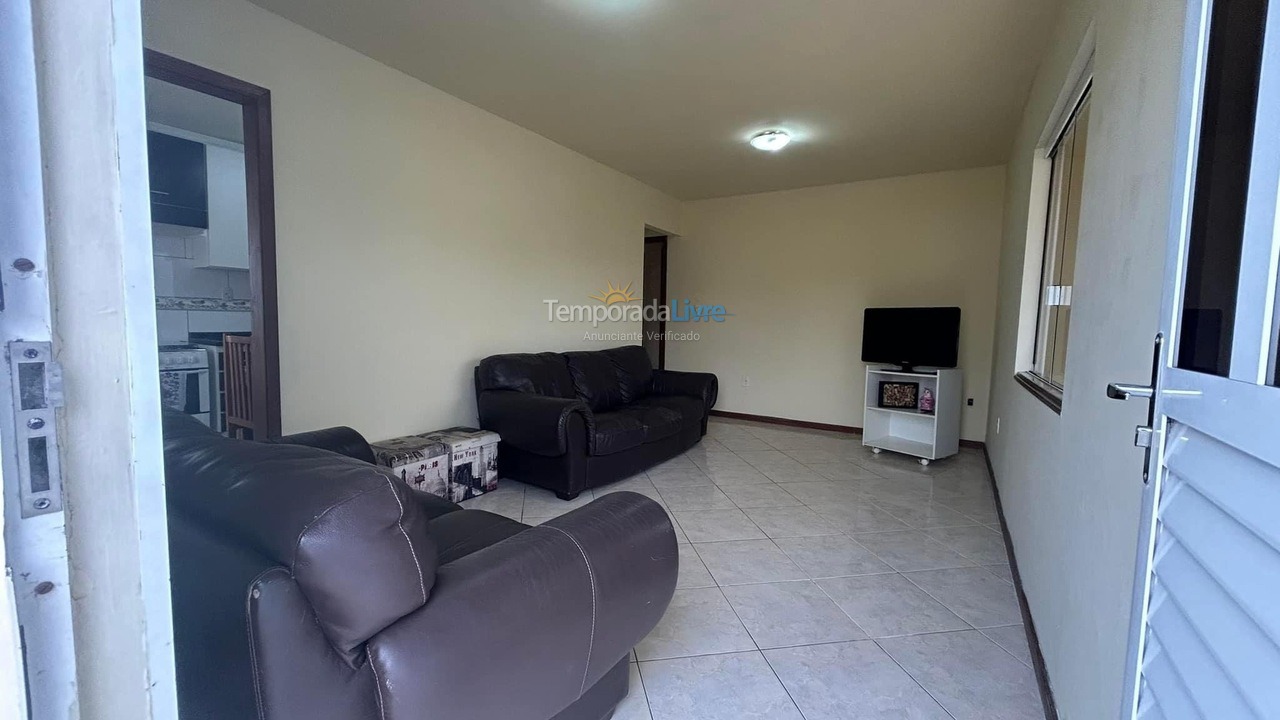 Casa para aluguel de temporada em Bombinhas (Praia de Bombas)