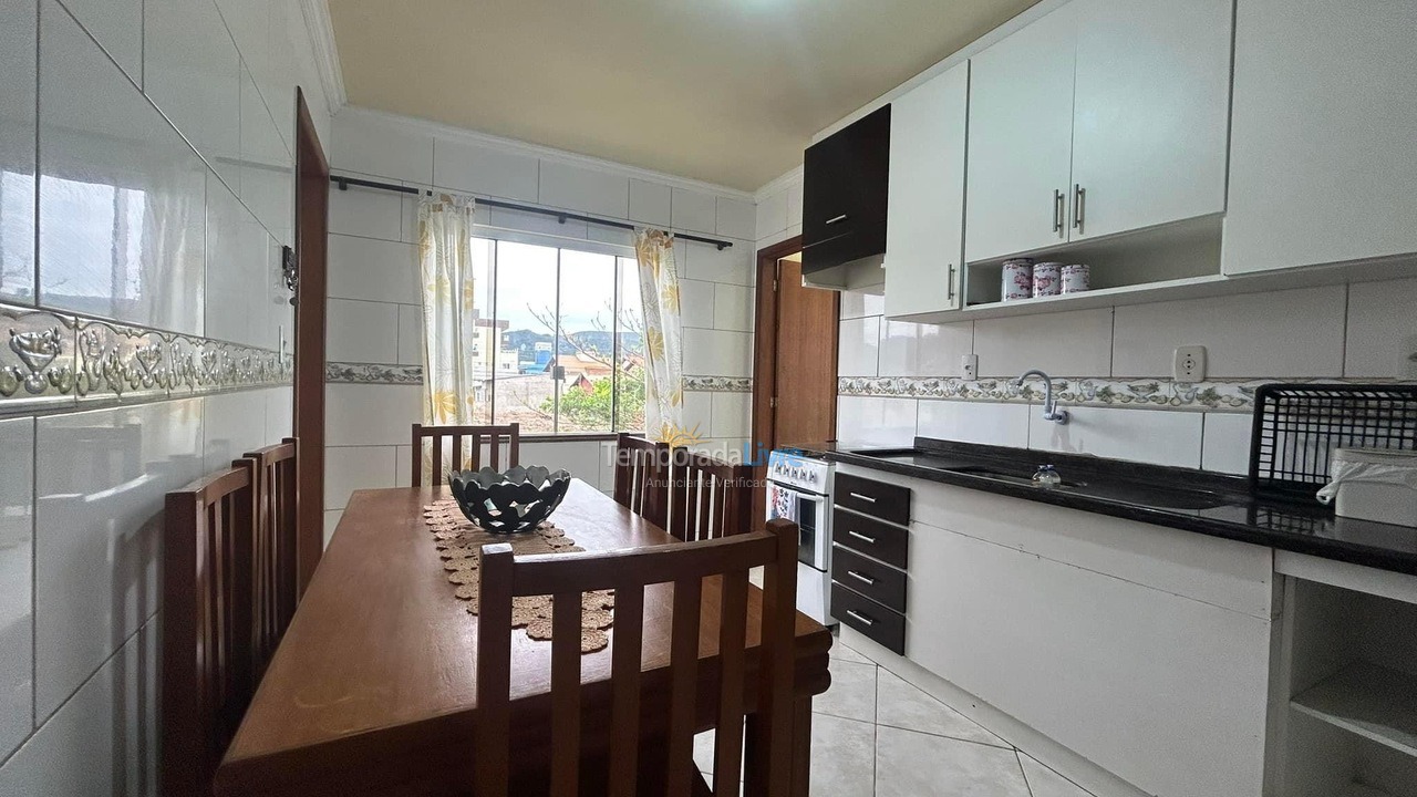 Casa para aluguel de temporada em Bombinhas (Praia de Bombas)