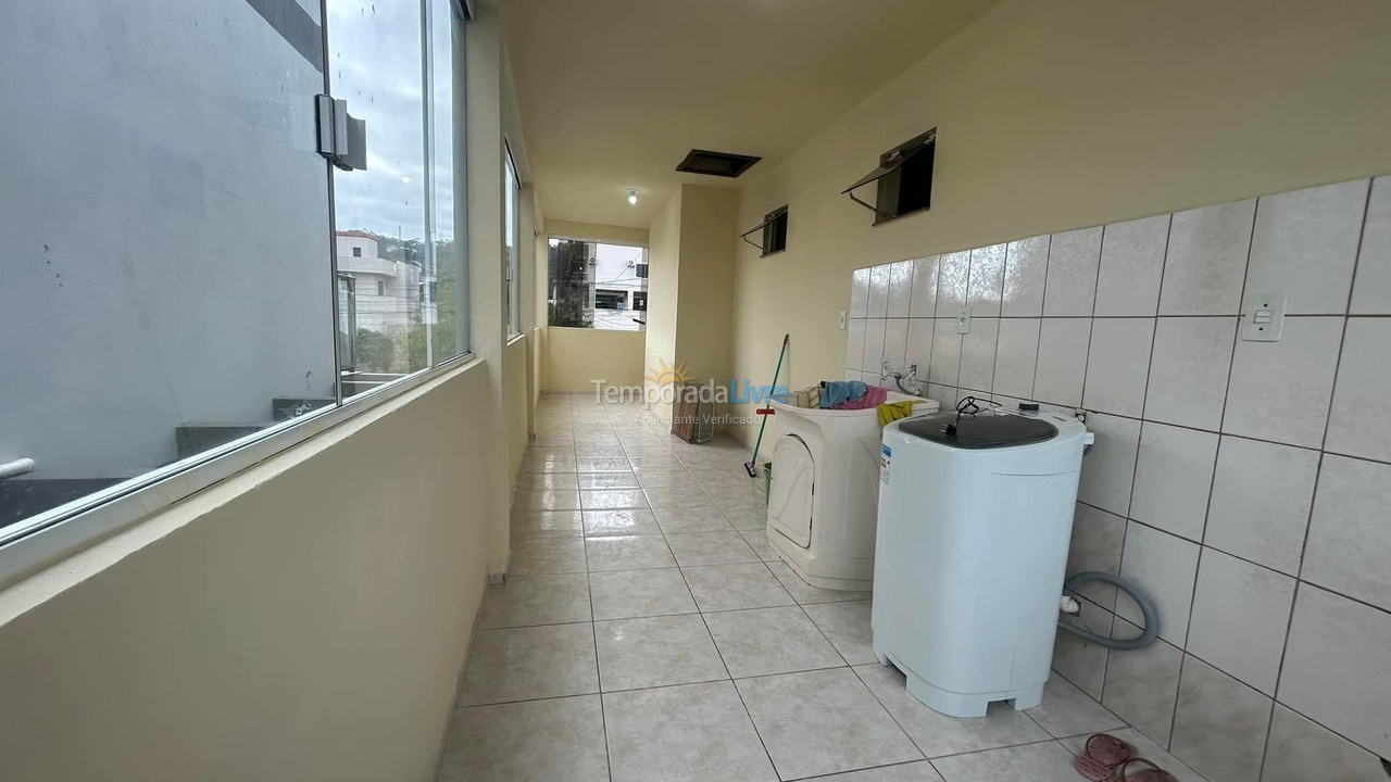 Casa para aluguel de temporada em Bombinhas (Praia de Bombas)