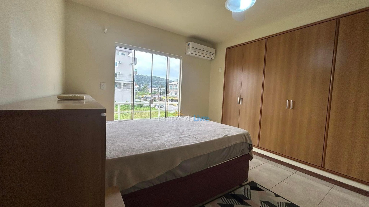 Casa para aluguel de temporada em Bombinhas (Praia de Bombas)