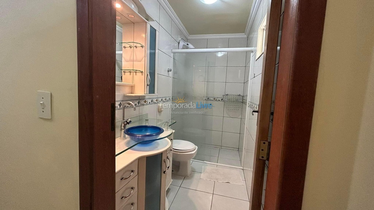 Casa para aluguel de temporada em Bombinhas (Praia de Bombas)