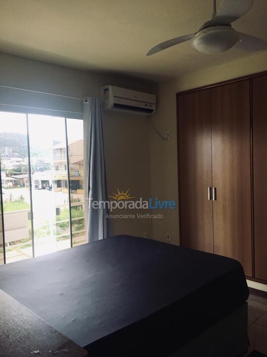 Casa para aluguel de temporada em Bombinhas (Praia de Bombas)