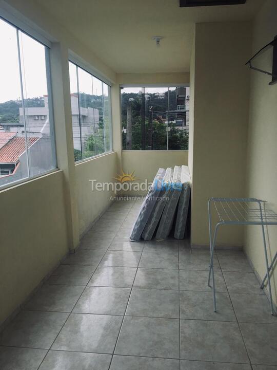 Casa para aluguel de temporada em Bombinhas (Praia de Bombas)