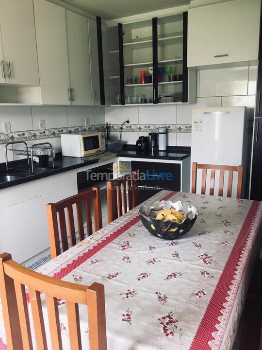 Casa para aluguel de temporada em Bombinhas (Praia de Bombas)