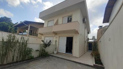 Casa para alugar em Bombinhas - Praia de Bombas