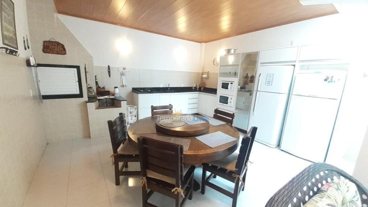 House for vacation rental in Bombinhas (Praia de Bombas)