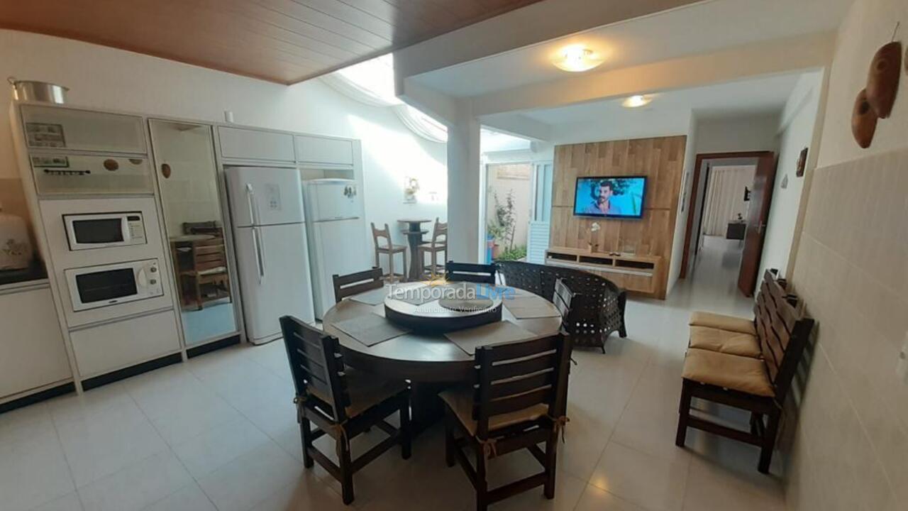 House for vacation rental in Bombinhas (Praia de Bombas)