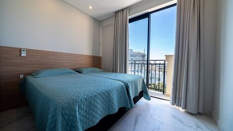 015 - Apartamento alto padrão próximo ao centro e à Praia de Bombas