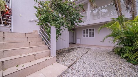 026 - Residencial com Piscina e Jacuzzi em Bombas