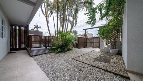 026 - Residencial com Piscina e Jacuzzi em Bombas