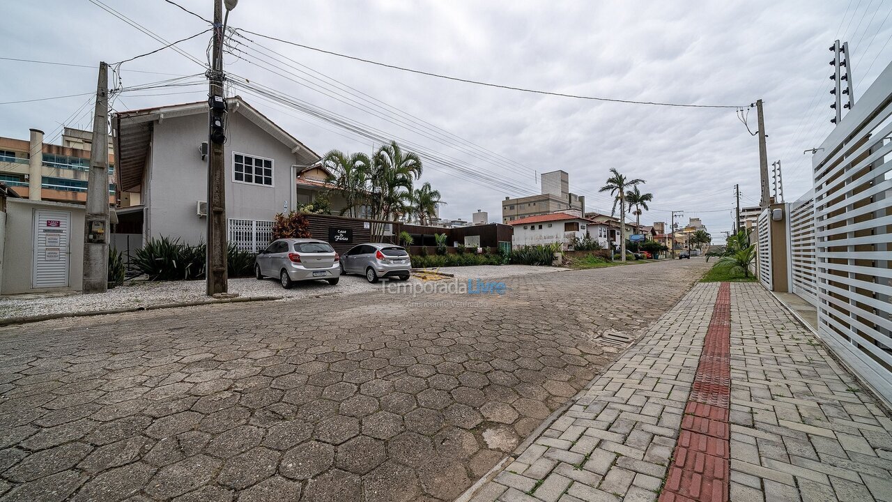 Apartamento para aluguel de temporada em Bombinhas (Praia de Bombas)