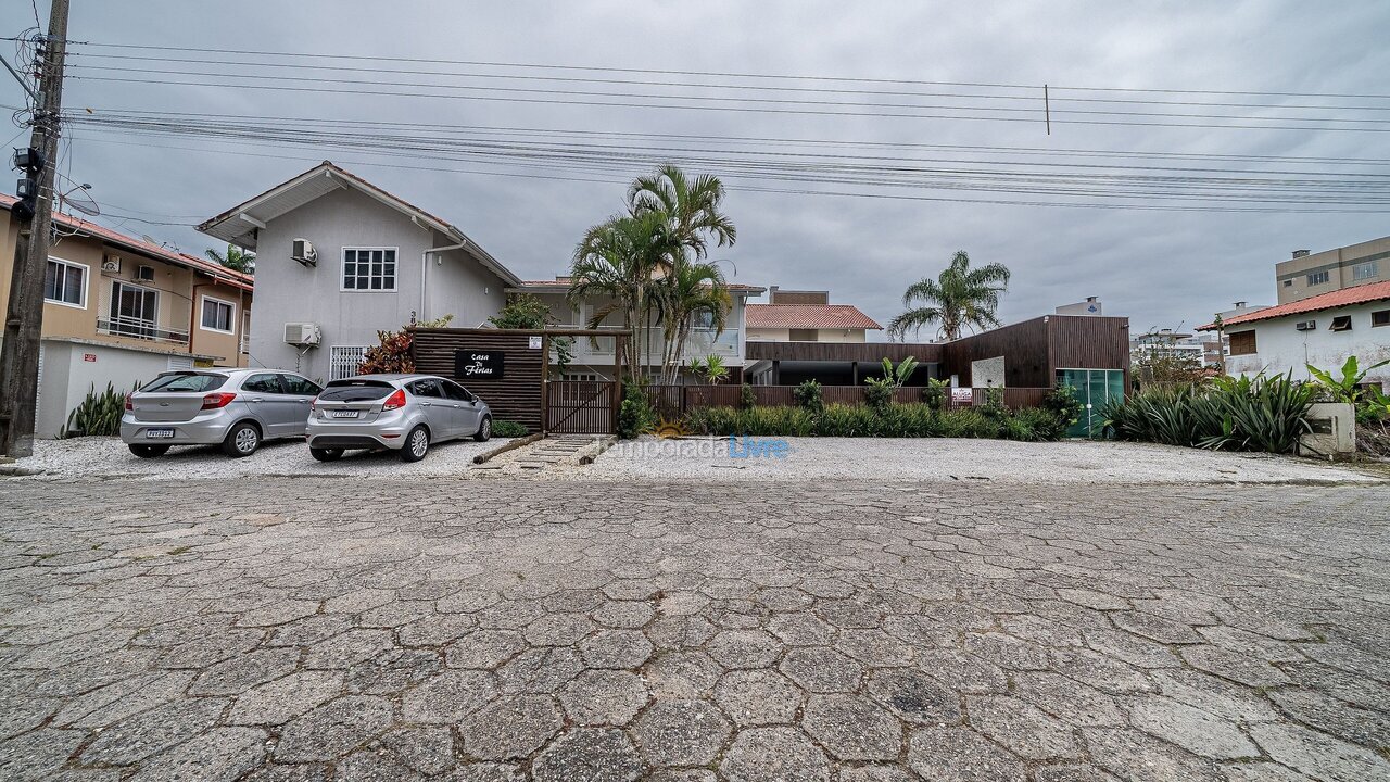 Apartamento para aluguel de temporada em Bombinhas (Praia de Bombas)