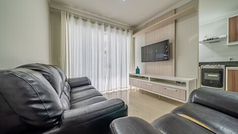 249 - Apto a 100m do mar c/ sacada e churrasqueira