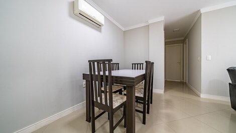 249 - Apto a 100m do mar c/ sacada e churrasqueira