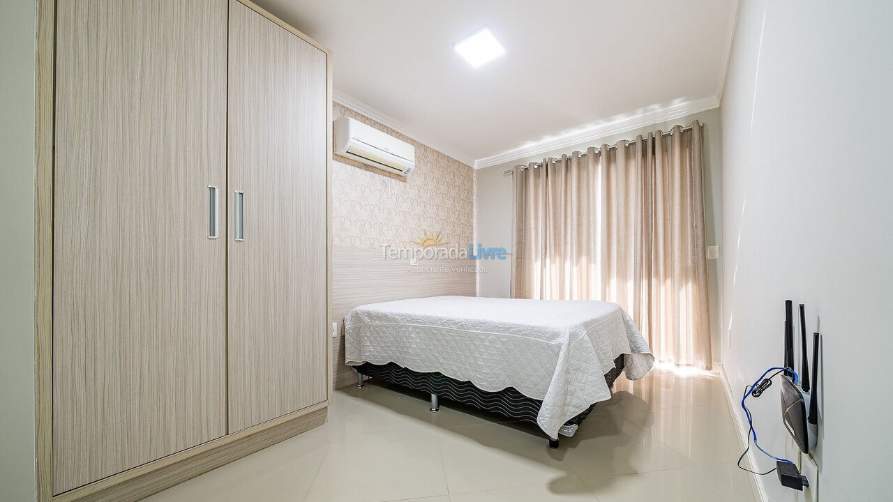 Apartamento para aluguel de temporada em Bombinhas (Praia de Bombas)