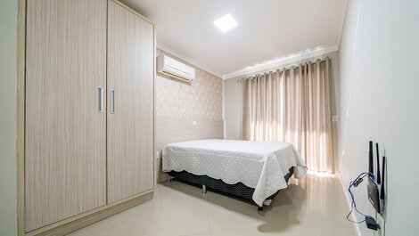 249 - Apto a 100m do mar c/ sacada e churrasqueira