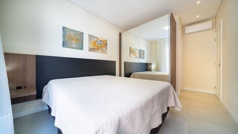 195 - Apartamento com 2 dormitórios a 50m da praia de Mariscal