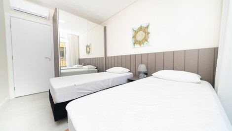 195 - Apartamento com 2 dormitórios a 50m da praia de Mariscal