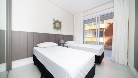 195 - Apartamento com 2 dormitórios a 50m da praia de Mariscal