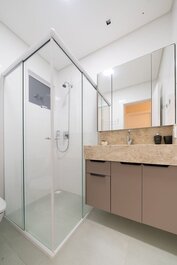 195 - Apartamento com 2 dormitórios a 50m da praia de Mariscal