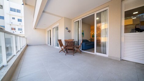 195 - Apartamento com 2 dormitórios a 50m da praia de Mariscal