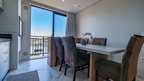 015 - Apartamento alto padrão próximo ao centro e à Praia de Bombas