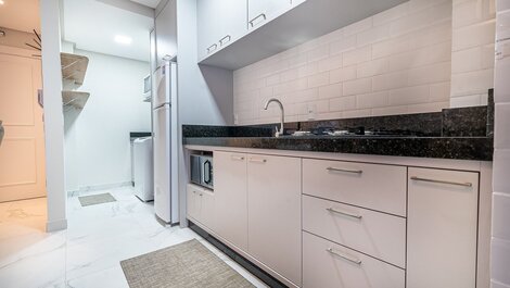 015 - Apartamento alto padrão próximo ao centro e à Praia de Bombas