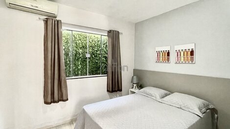 025 - Residencial com Piscina e Jacuzzi em Bombas