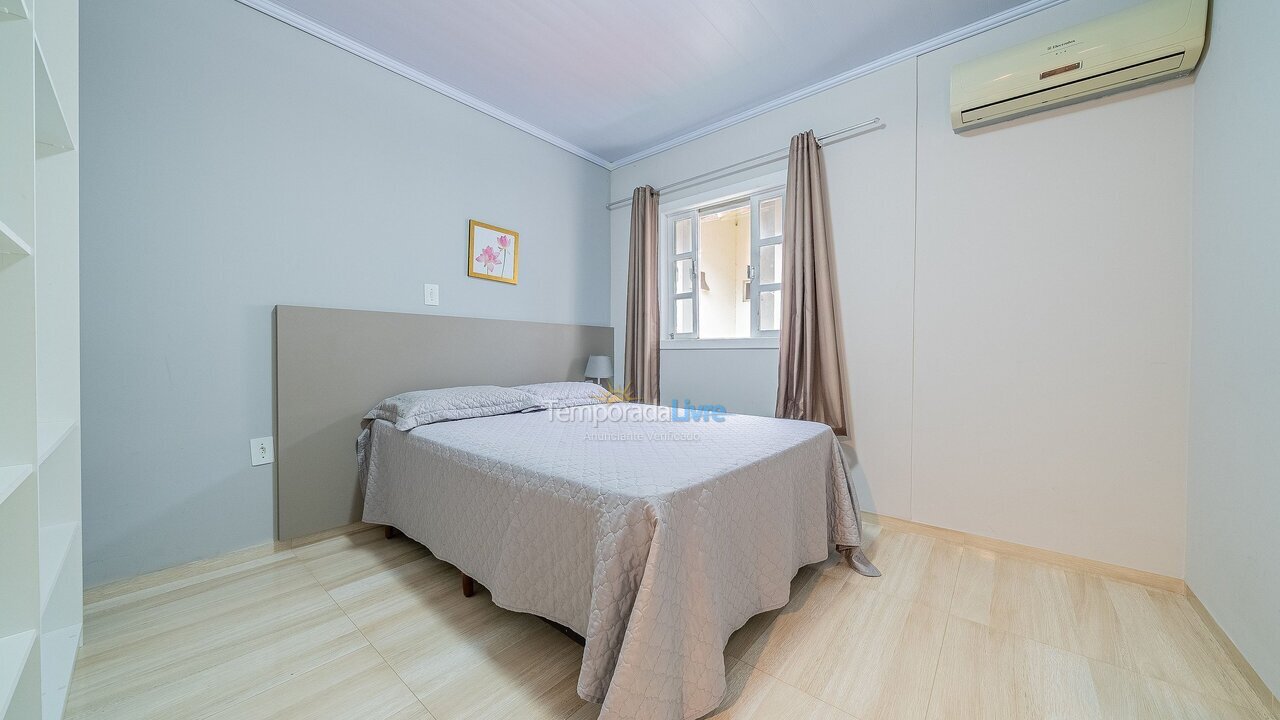 Apartment for vacation rental in Bombinhas (Praia de Bombas)