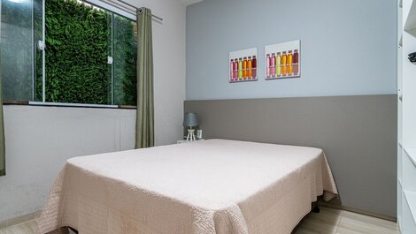 025 - Residencial com Piscina e Jacuzzi em Bombas