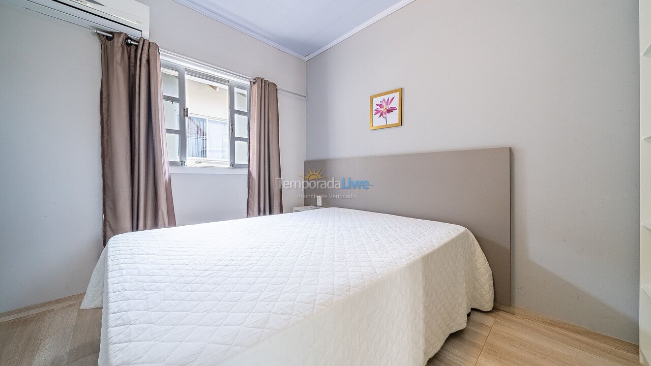 Apartment for vacation rental in Bombinhas (Praia de Bombas)