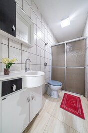 025 - Residencial com Piscina e Jacuzzi em Bombas