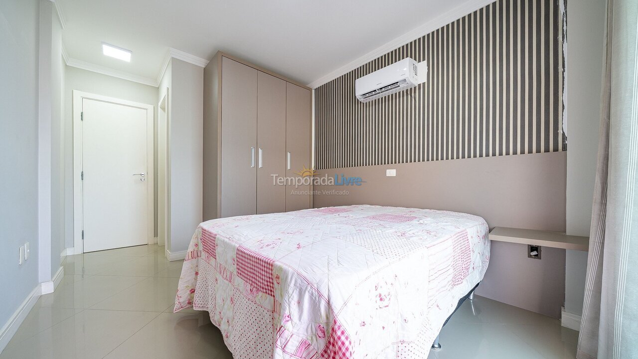 Apartment for vacation rental in Bombinhas (Praia de Bombas)