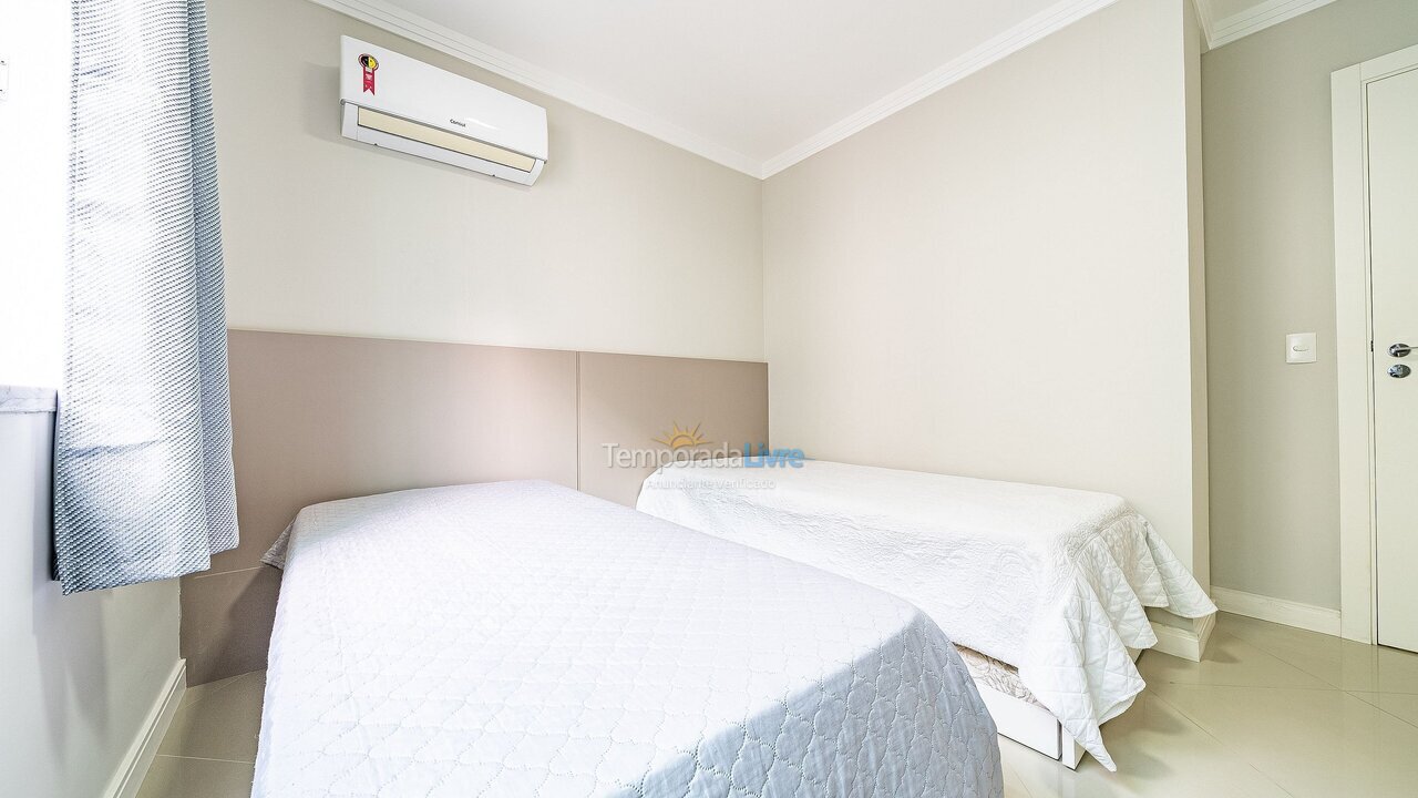 Apartment for vacation rental in Bombinhas (Praia de Bombas)