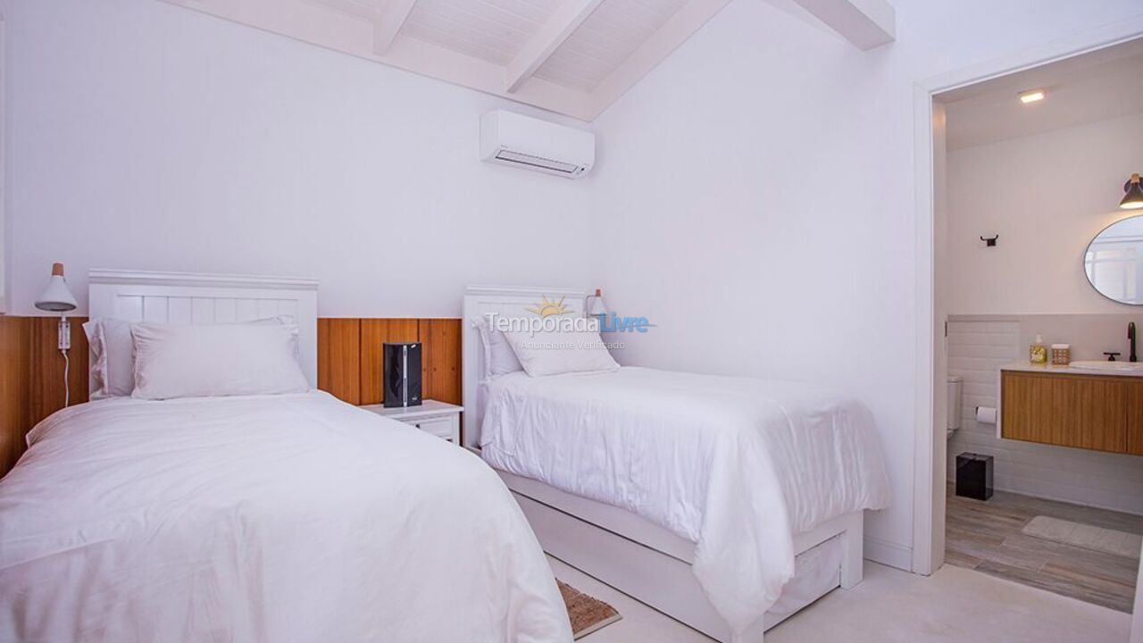 Casa para aluguel de temporada em São Sebastião (Camburi)