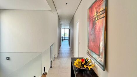 CASA MODERNA EN LA AVENIDA PLAYA JUQUEHY