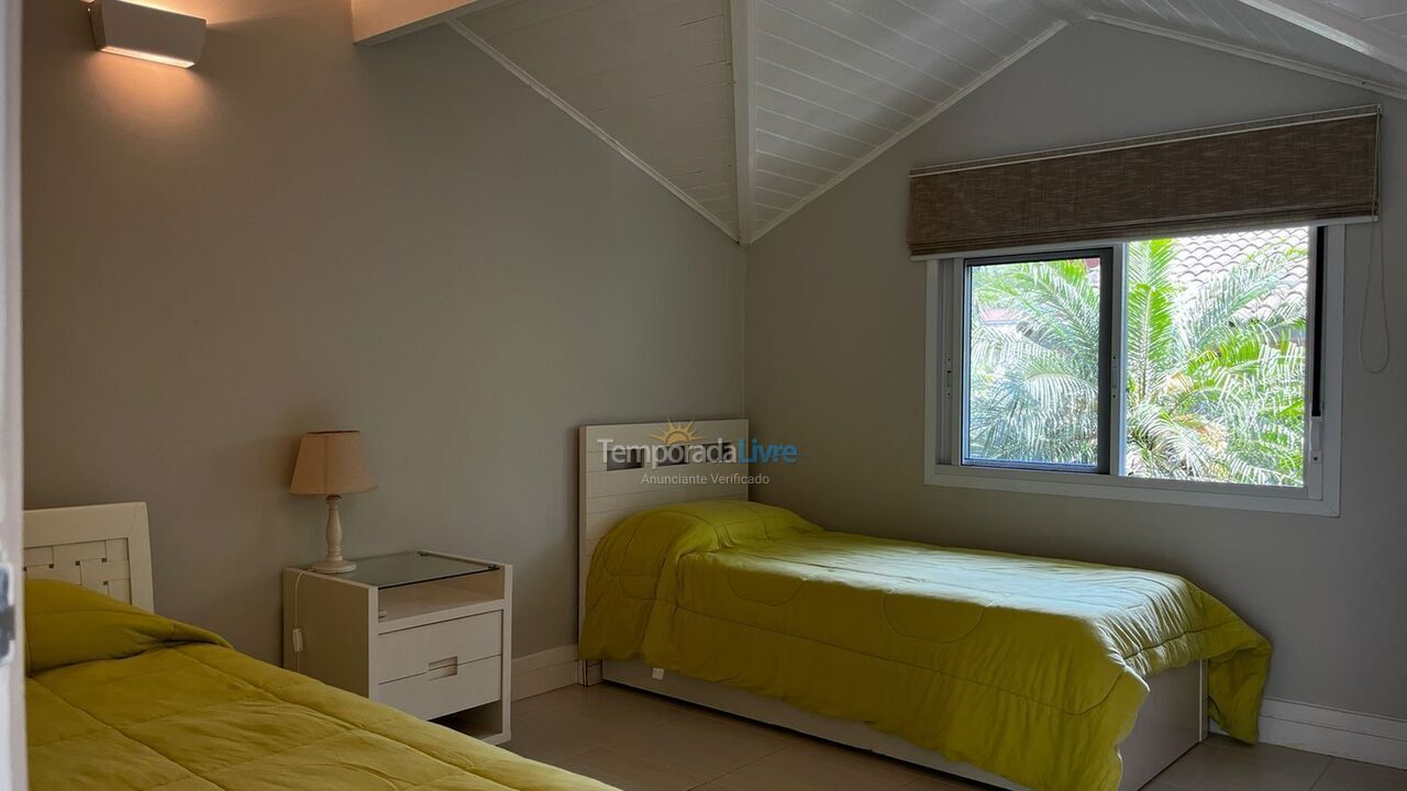 Casa para aluguel de temporada em São Sebastião (Praia da Baleia)