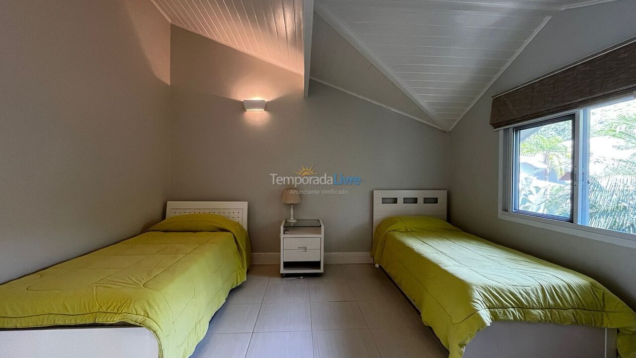 Casa para aluguel de temporada em São Sebastião (Praia da Baleia)